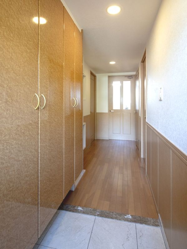 【CASA】ランフォルセ高槻パークガーデン≪LDK25帖超×ワイドスパンバルコニー≫ 現地写真（玄関）