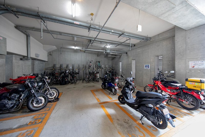 【CASA】ランフォルセ高槻パークガーデン≪LDK25帖超×ワイドスパンバルコニー≫ 共用部写真（駐車場）