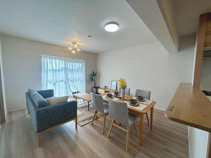 【CASA】宝塚御殿山マンション 内観写真（リビング）
