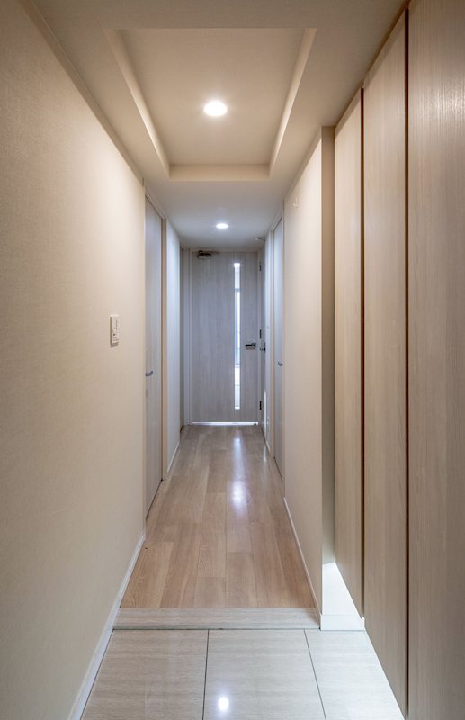 【CASA】エスリード京都山科セミリア≪専用庭（29㎡）付き、ペットと過ごす暮らし≫ 現地写真（玄関）