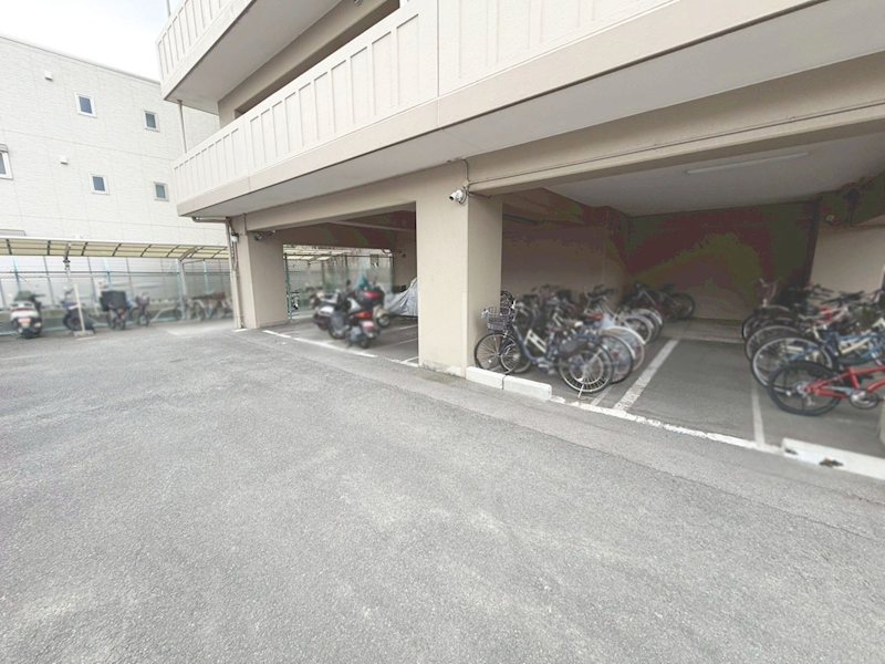 丹波橋日光ハイツ 共用部写真（駐車場）