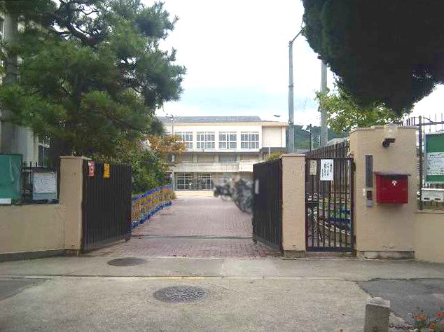 京都市伏見区深草南明町 小学校