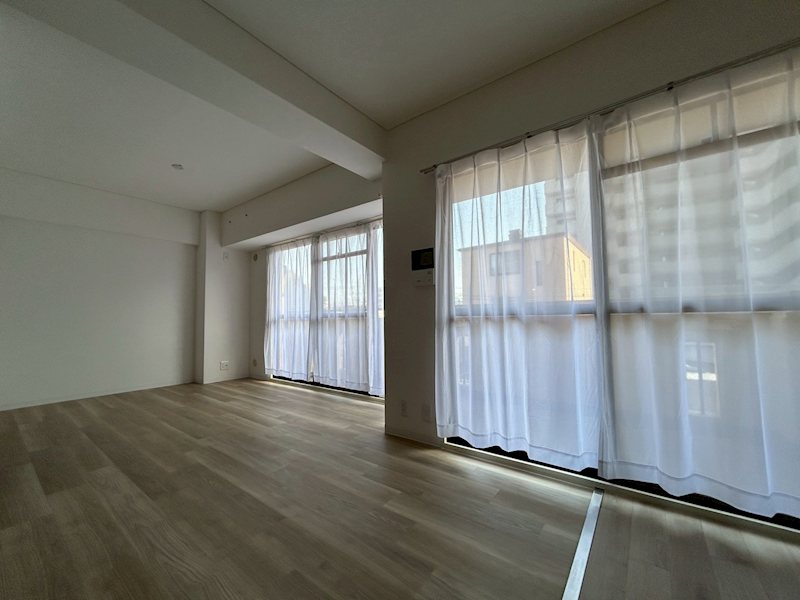 クラウンハイム東淀川2番館 内観写真（リビング）