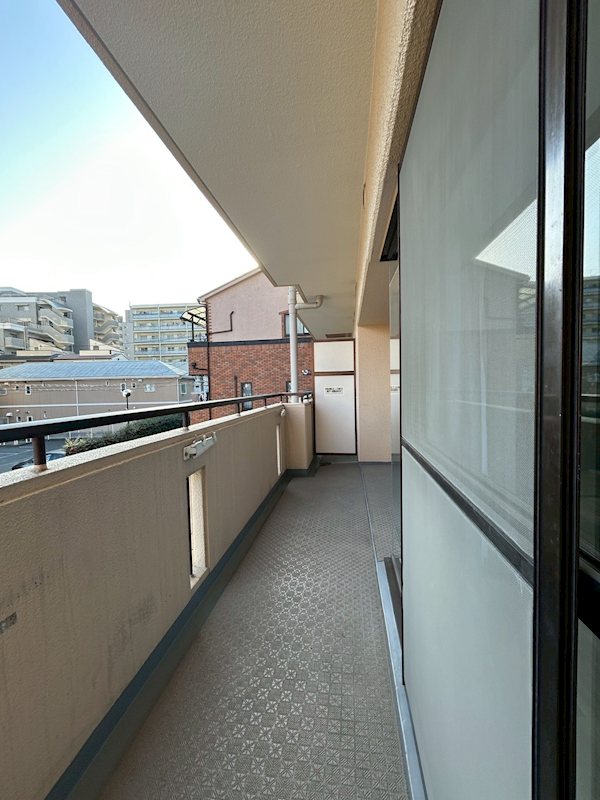 クラウンハイム東淀川2番館 現地写真（バルコニー）