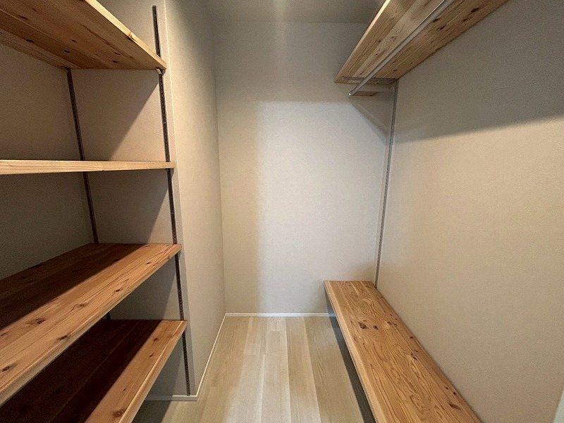 コスモフォレスタ箕面 内観写真（収納）