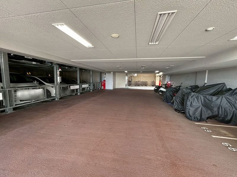 コスモフォレスタ箕面 共用部写真（駐車場）