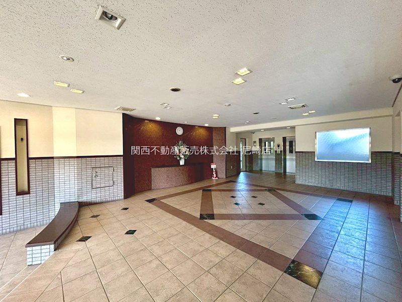 ライオンズマンション尼崎ガーデンシティ 共用部写真（ロビー）