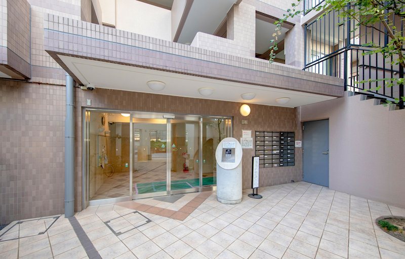 ネオ甲子園 共用部写真（エントランス）