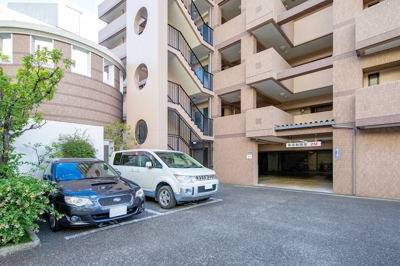 ネオ甲子園 共用部写真（駐車場）