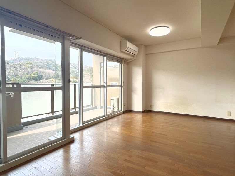 【CASA】 サンロイヤル池田バードヒルズ二号館 内観写真（リビング）