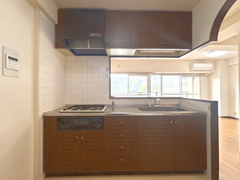 【CASA】 サンロイヤル池田バードヒルズ二号館 内観写真（キッチン）