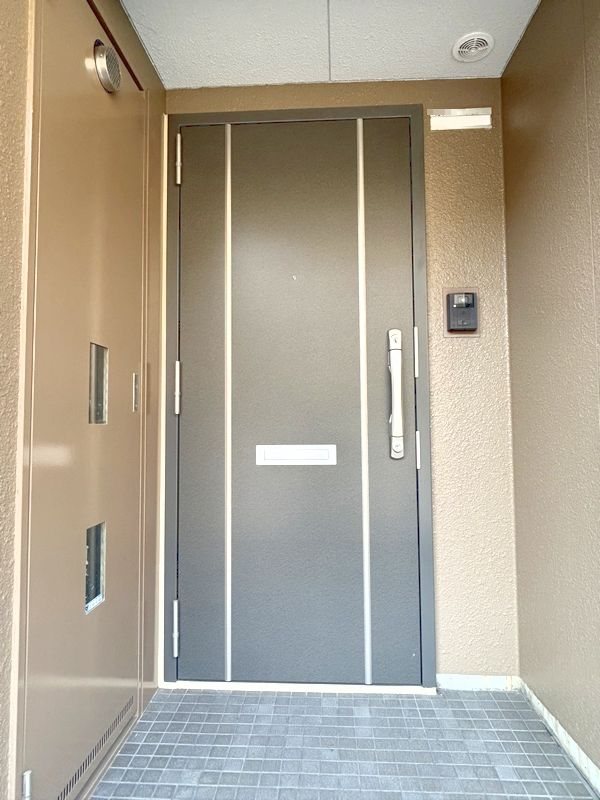【CASA】 サンロイヤル池田バードヒルズ二号館 現地写真（玄関）