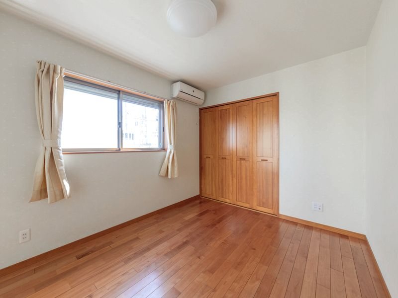【CASA】 池田市畑5丁目 内観写真（リビング以外の居室）