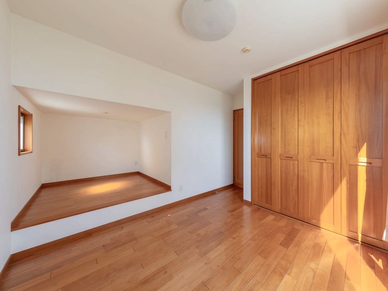 【CASA】 池田市畑5丁目 内観写真（リビング以外の居室）