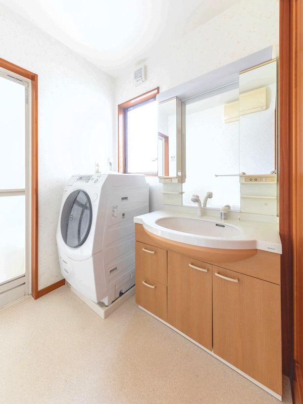 【CASA】 池田市畑5丁目 内観写真（洗面台・洗面所）