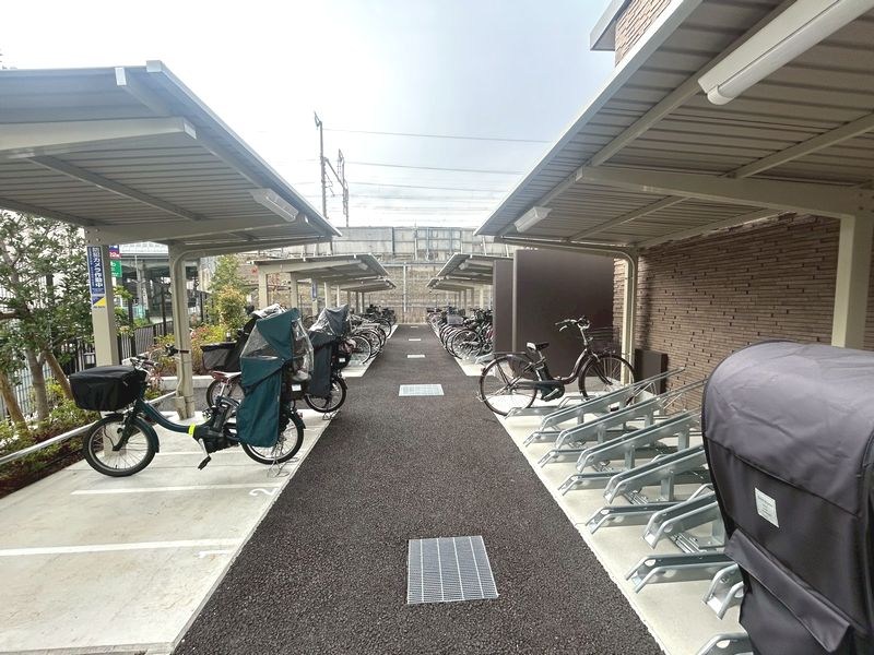 【CASA】ブランニード阪急水無瀬 共用部写真（駐車場）