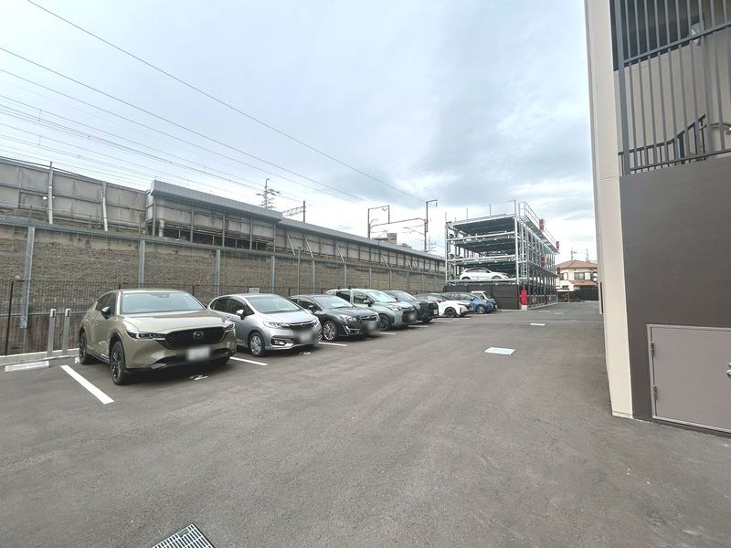 【CASA】ブランニード阪急水無瀬 共用部写真（駐車場）