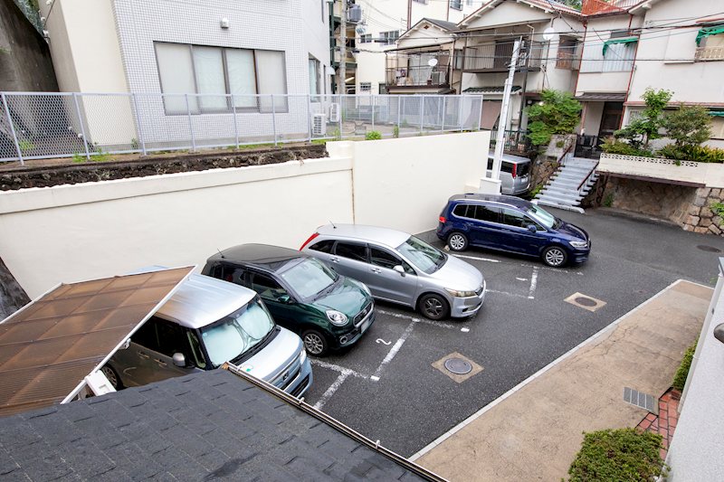 プラザ高羽 共用部写真（駐車場）