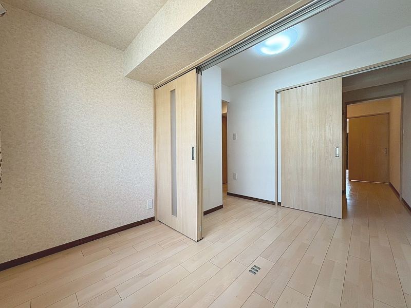 大阪府茨木市東奈良３丁目13 内観写真（リビング以外の居室）