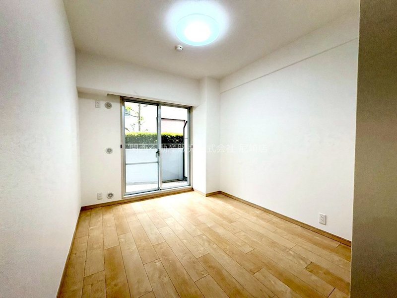 パレスエクセル新伊丹 内観写真（リビング以外の居室）