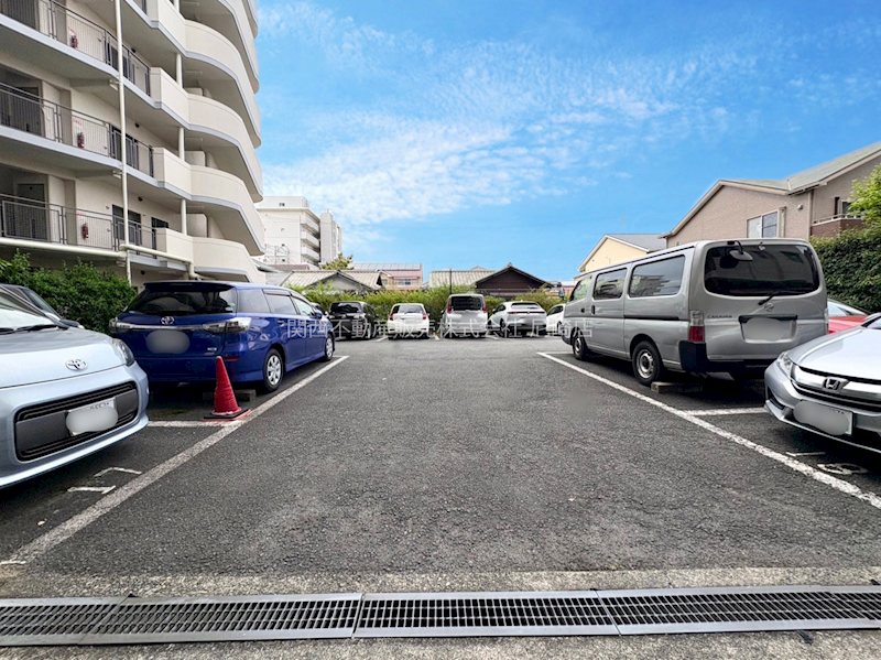 パレスエクセル新伊丹 共用部写真（駐車場）
