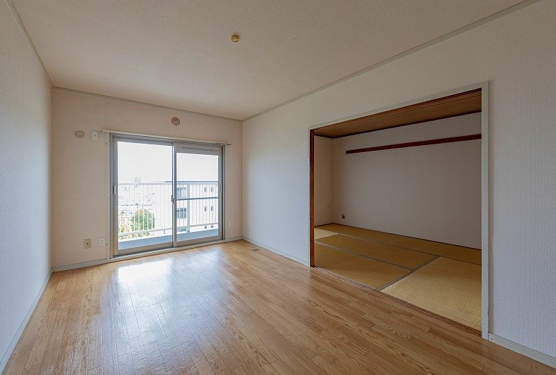 【CASA】 ライオンズマンションみのおE棟 内観写真（リビング）