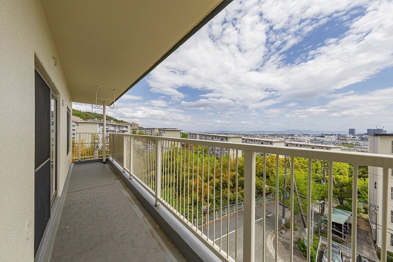 【CASA】 ライオンズマンションみのおE棟 現地写真（バルコニー）