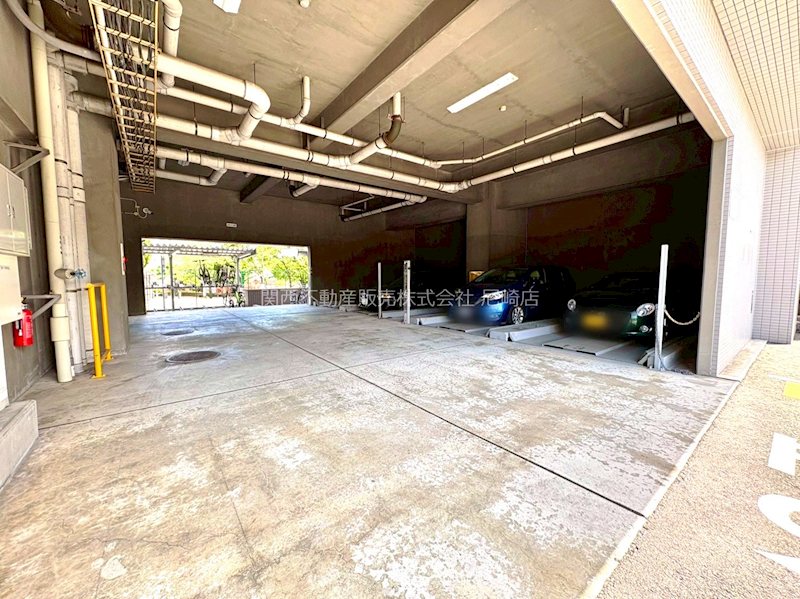 エーベル伊丹参番館 共用部写真（駐車場）