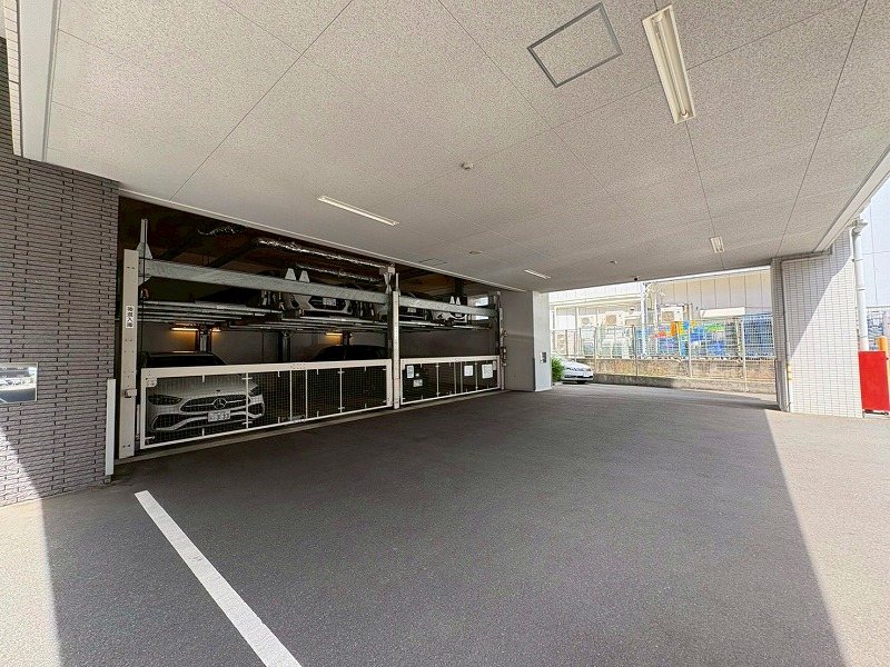ジオ阪急川西ステーションフロント 共用部写真（駐車場）