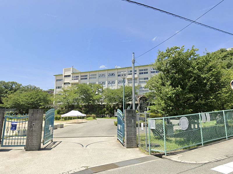 ジオ阪急川西ステーションフロント 中学校