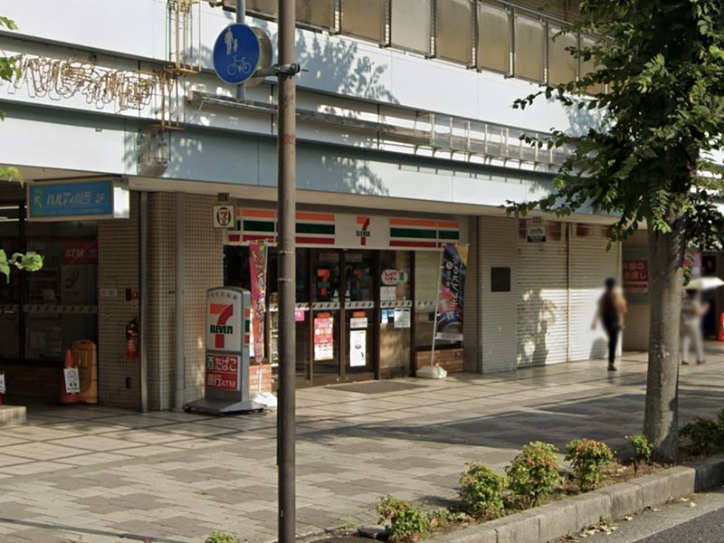 ジオ阪急川西ステーションフロント コンビニ