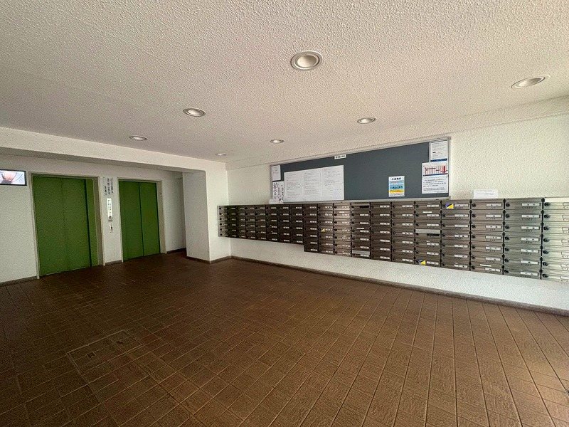 日商岩井箕面ハイツC棟 共用部写真（エントランス）