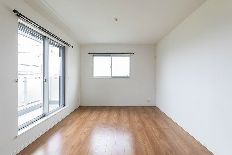 【CASA】高槻市桜ケ丘北町≪北東角地×ビルトインガレージ≫ 内観写真（リビング）