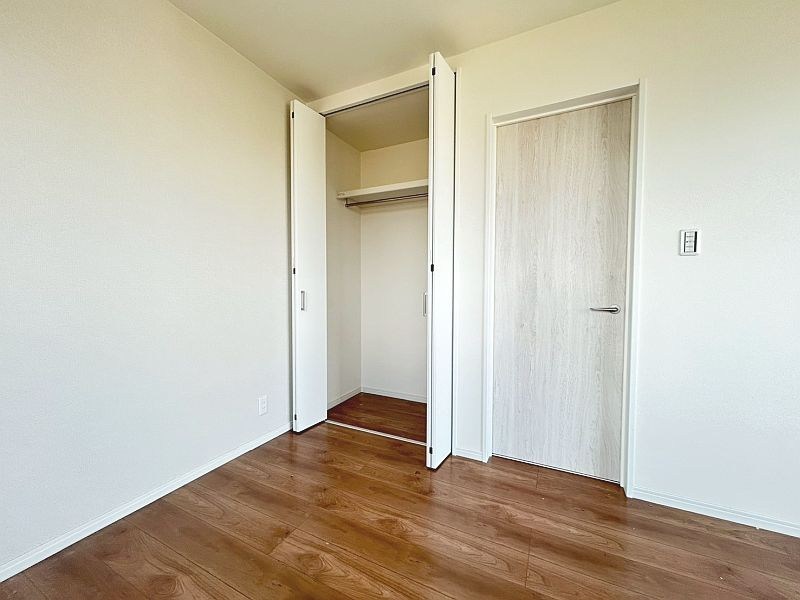 【CASA】高槻市桜ケ丘北町≪北東角地×ビルトインガレージ≫ 内観写真（収納）