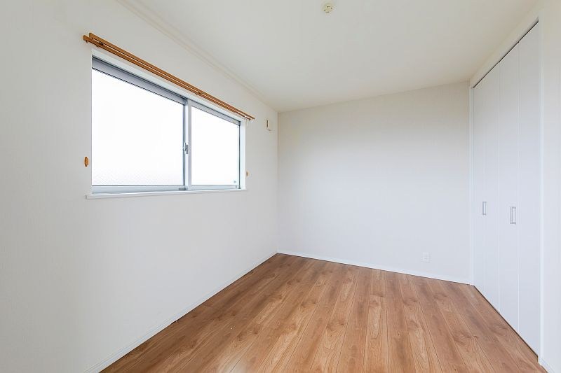 【CASA】高槻市桜ケ丘北町≪北東角地×ビルトインガレージ≫ 内観写真（リビング以外の居室）