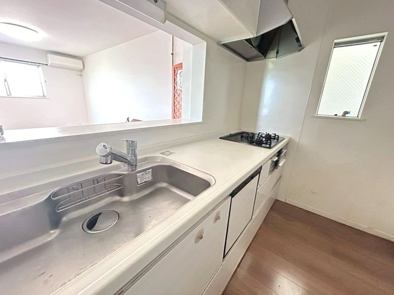 【CASA】高槻市桜ケ丘北町≪北東角地×ビルトインガレージ≫ 内観写真（キッチン）
