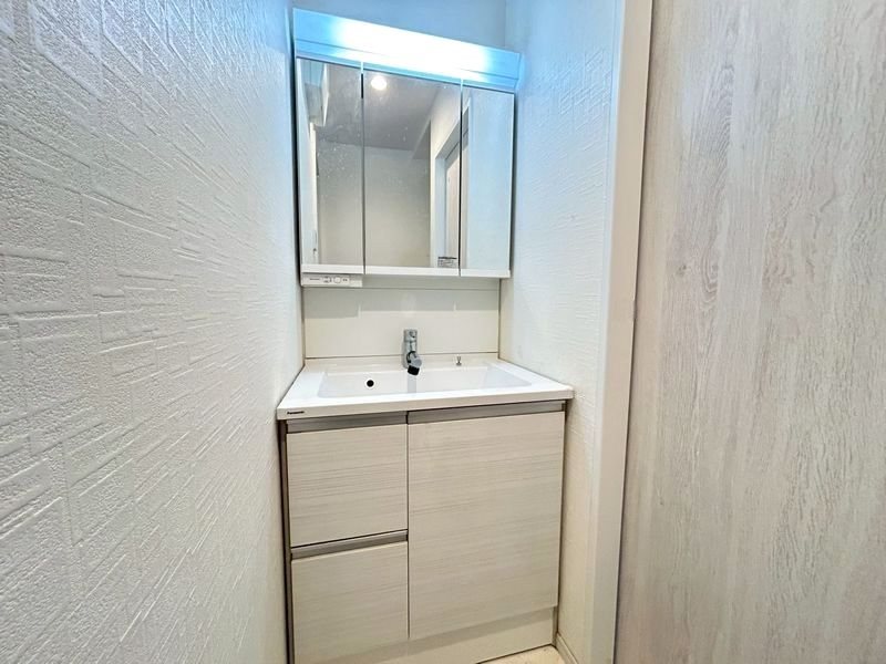 【CASA】高槻市桜ケ丘北町≪北東角地×ビルトインガレージ≫ 内観写真（洗面台・洗面所）