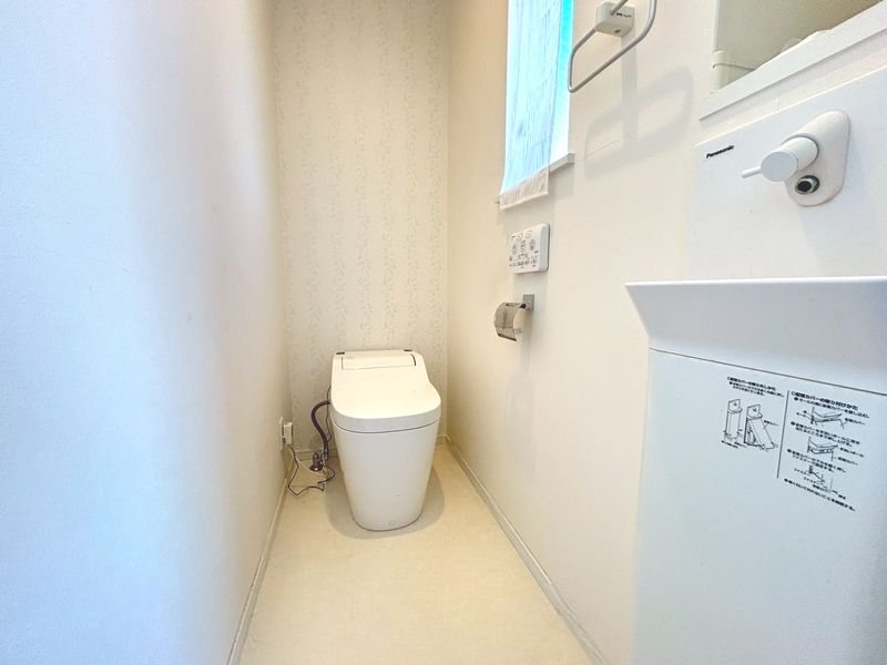 【CASA】高槻市桜ケ丘北町≪北東角地×ビルトインガレージ≫ 内観写真（トイレ）