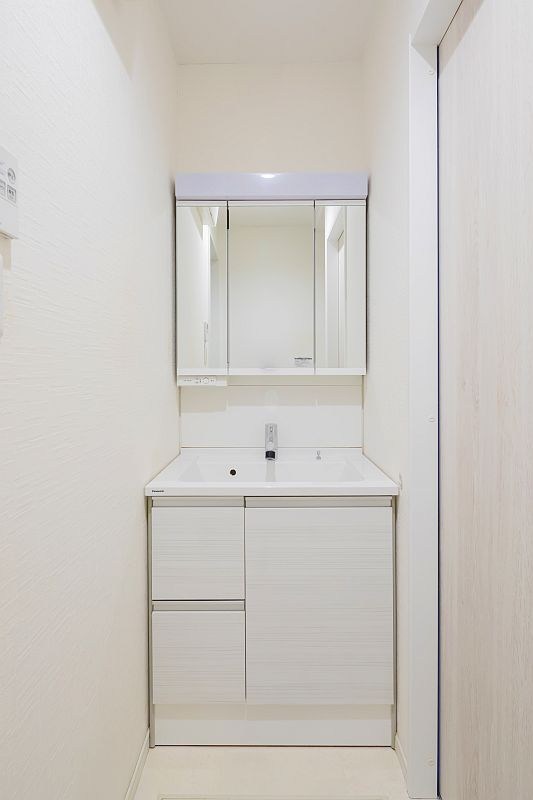 【CASA】高槻市桜ケ丘北町≪北東角地×ビルトインガレージ≫ 内観写真（洗面台・洗面所）
