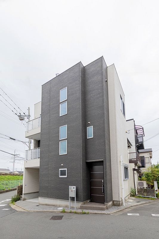 【CASA】高槻市桜ケ丘北町≪北東角地×ビルトインガレージ≫ 現地写真