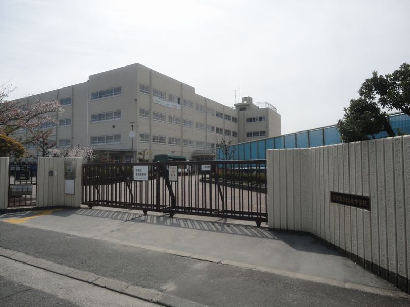 【CASA】高槻市桜ケ丘北町≪北東角地×ビルトインガレージ≫ 中学校