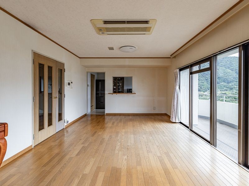 【CASA】 阪急池田伏尾台セラージュ 内観写真（リビング）