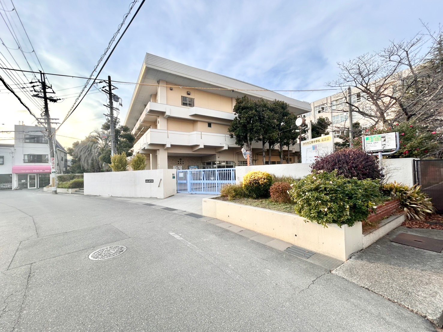 【CASA】 伊丹市御願塚6丁目 中学校
