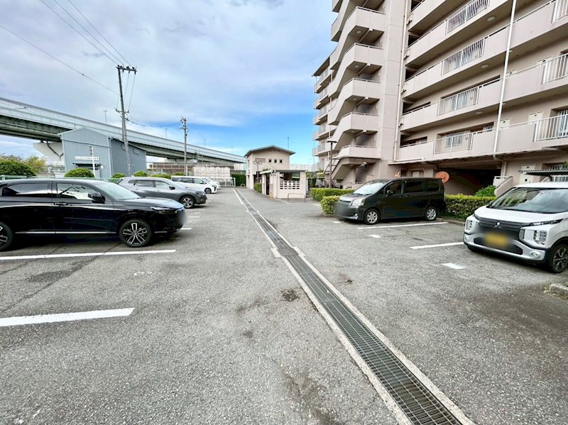 リバーサイドコープ出来島 共用部写真（駐車場）