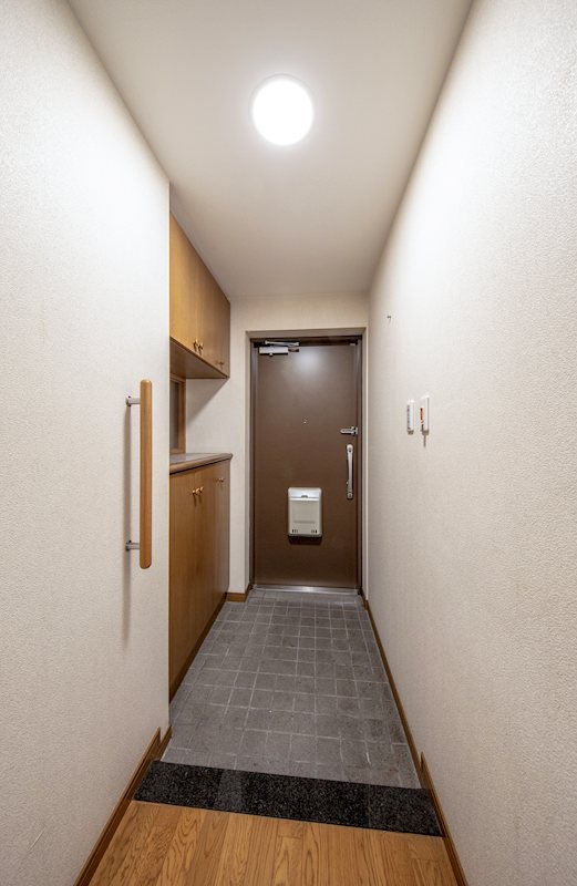 【CASA】ラ・ヴェール宝塚2号棟 現地写真（玄関）