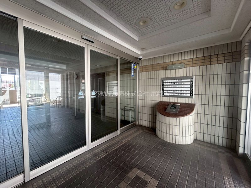 ロイヤルシャトー伊丹行基 共用部写真（エントランス）