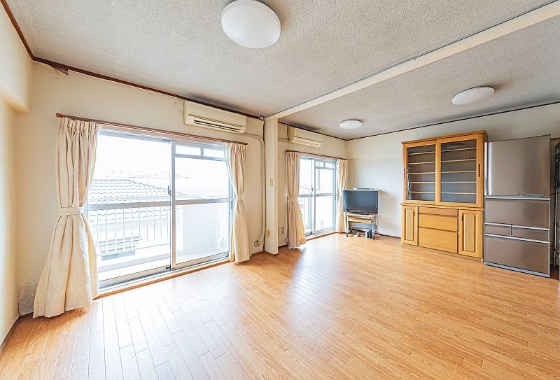 【CASA】高槻ファミリーハイツB棟≪即日内覧可能、リフォームプランご提案します！≫ 内観写真（リビング）