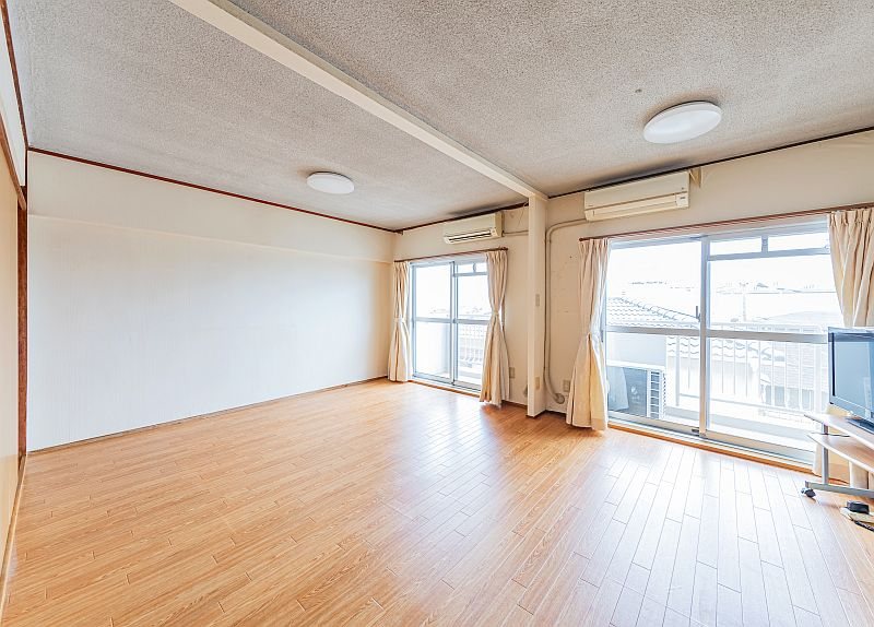 【CASA】高槻ファミリーハイツB棟≪即日内覧可能、リフォームプランご提案します！≫ 内観写真（リビング）