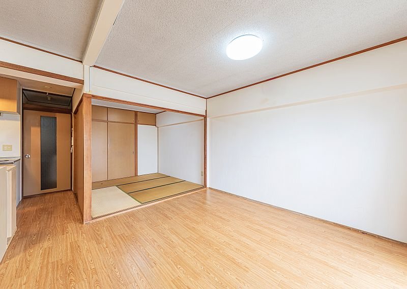 【CASA】高槻ファミリーハイツB棟≪即日内覧可能、リフォームプランご提案します！≫ 内観写真（リビング）