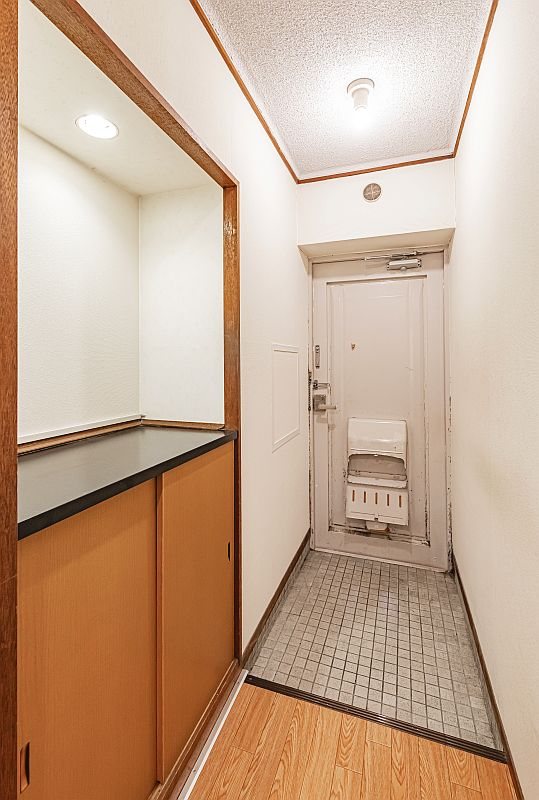 【CASA】高槻ファミリーハイツB棟≪即日内覧可能、リフォームプランご提案します！≫ 現地写真（玄関）